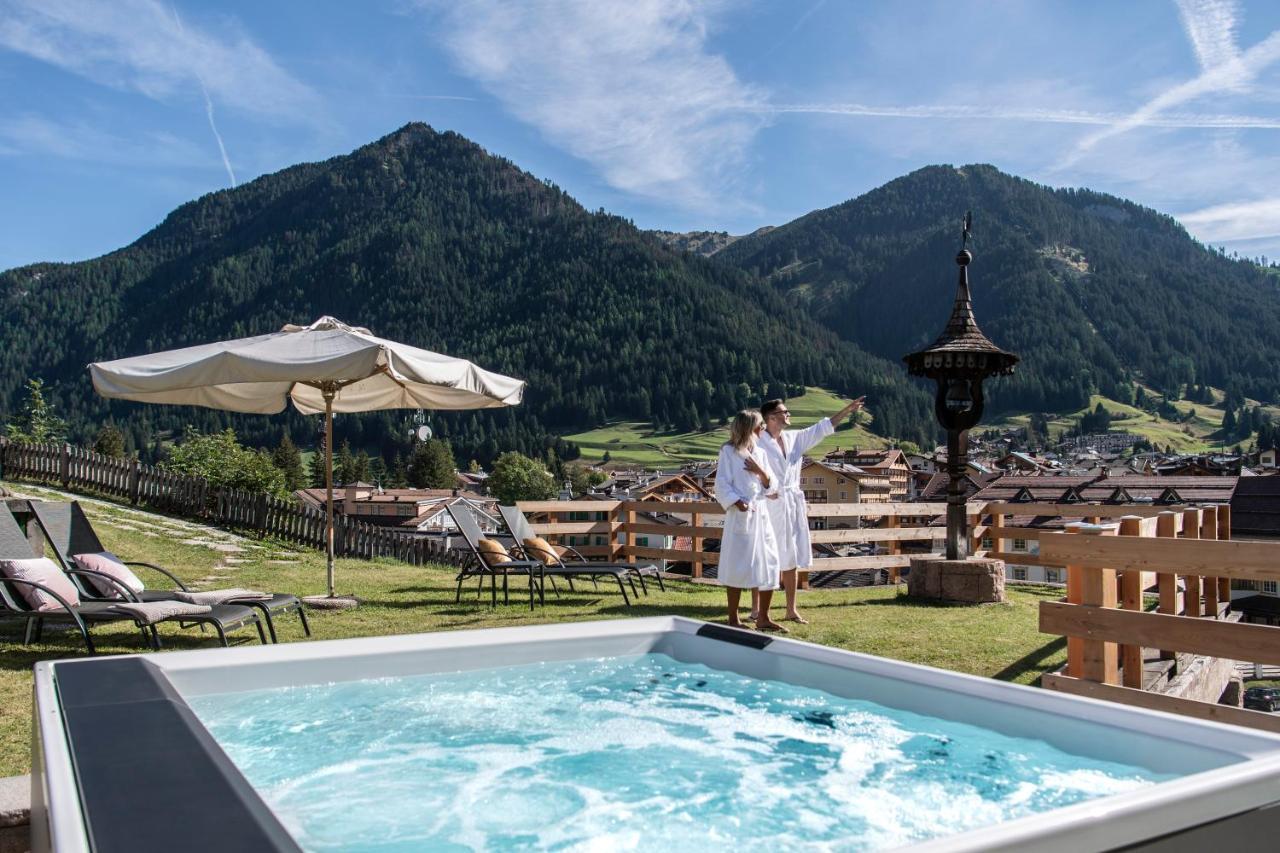 Hotel Ladinia Dolomites View بوتسا دي فاسّا المظهر الخارجي الصورة