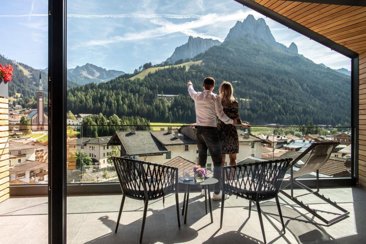 Hotel Ladinia Dolomites View بوتسا دي فاسّا المظهر الخارجي الصورة