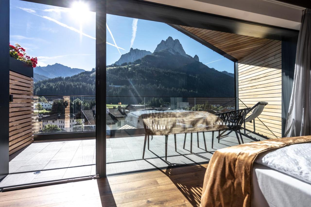 Hotel Ladinia Dolomites View بوتسا دي فاسّا المظهر الخارجي الصورة