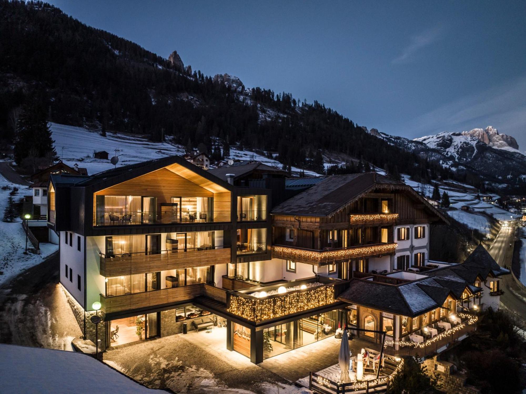 Hotel Ladinia Dolomites View بوتسا دي فاسّا المظهر الخارجي الصورة